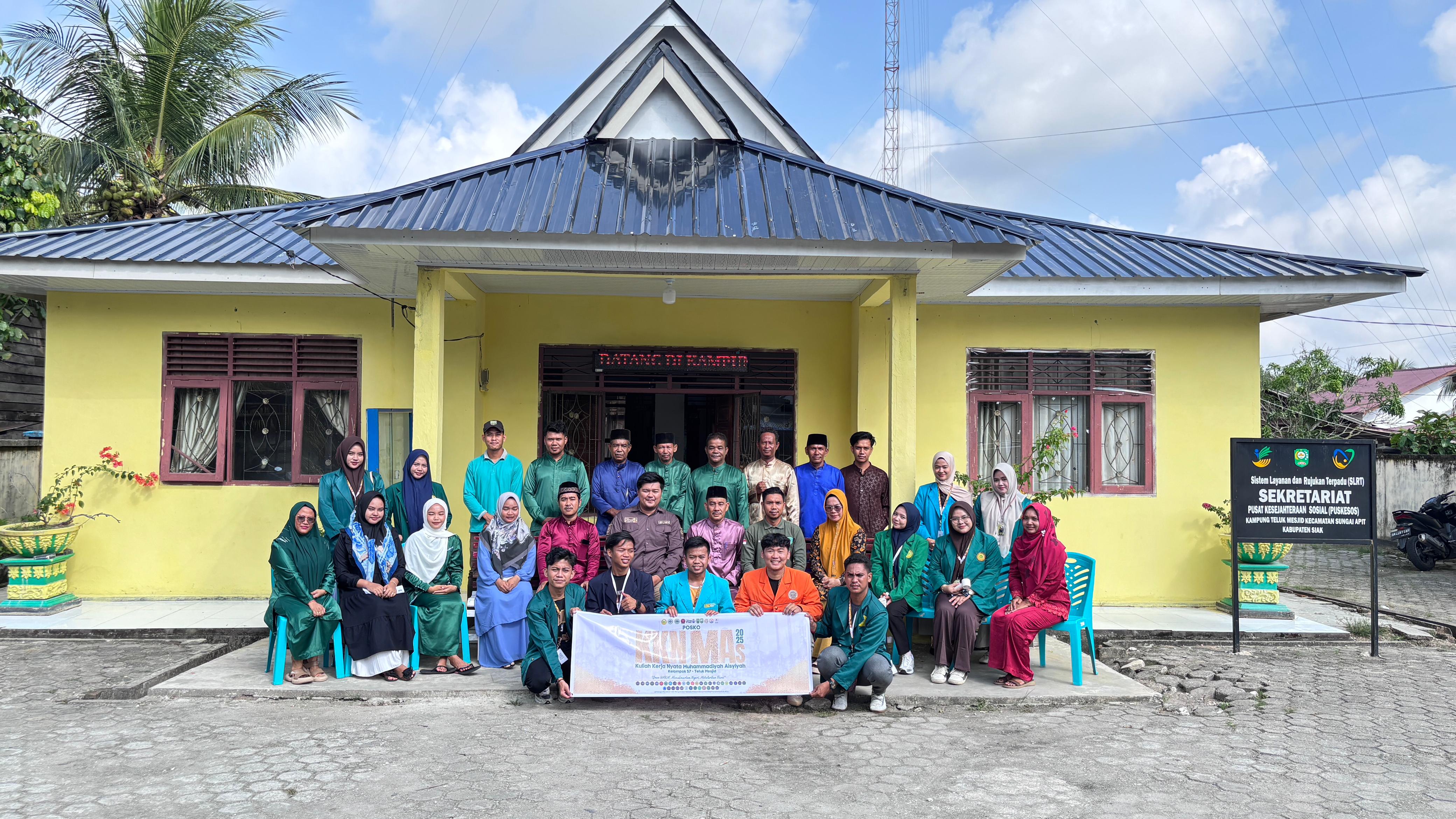 Kedatangan mahasiswa KKN-Mas dikampung Teluk Mesjid